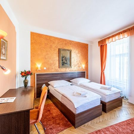 Hotel Trumf 믈라다볼레슬라프 외부 사진